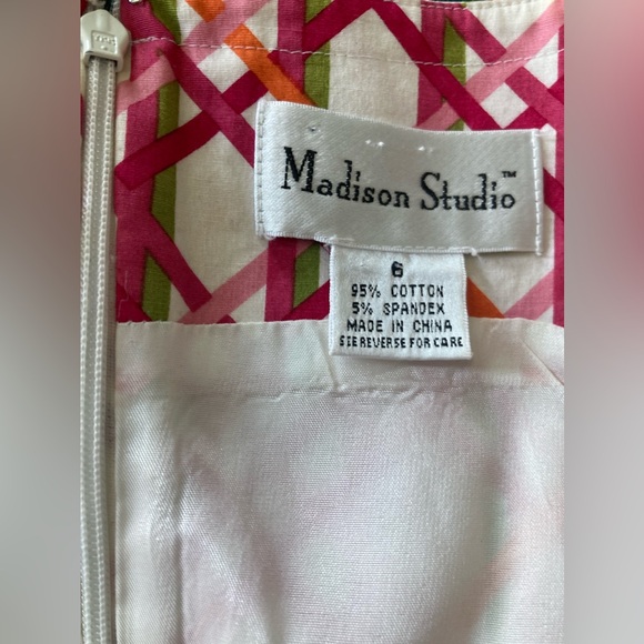 Madison Studio Aline Dress V cut neck size 6 - Picture 5 of 6